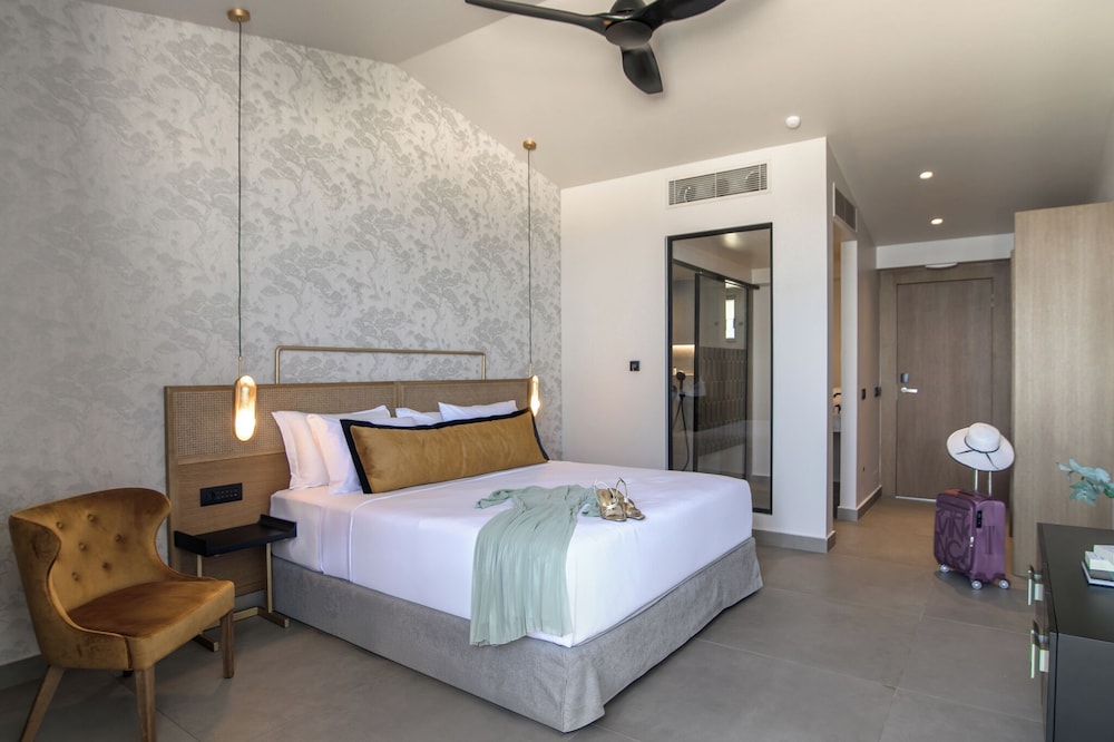 Premium Room, 1 King Bed, Balcony, Sea View