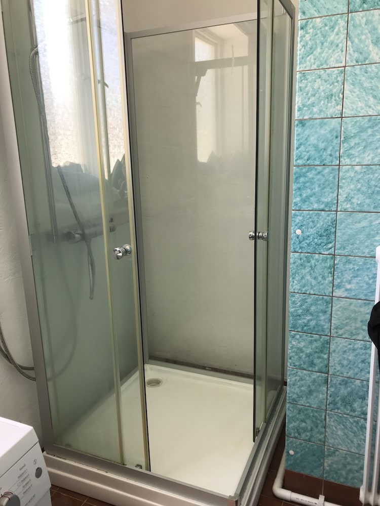 Basic Double or Twin Room, 2 Twin Beds, Shared Bathroom (Rum 11) - Photo 6