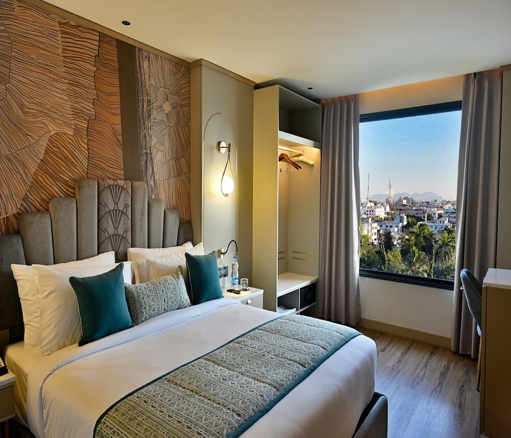 Suite - Photo 12