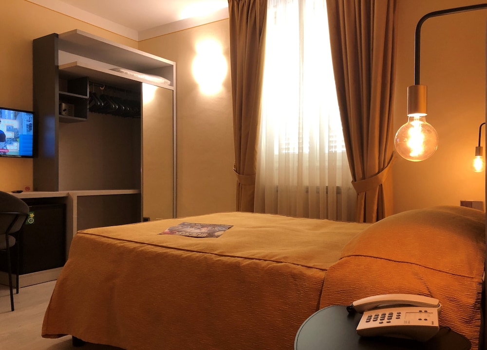 Standard Double Room Single Use photo 3