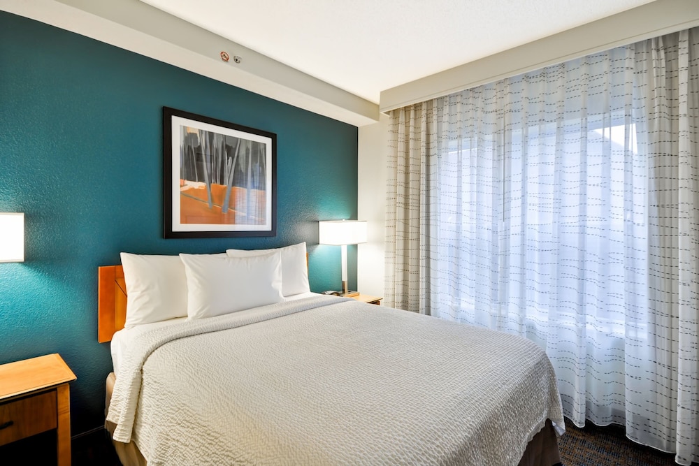 Suite, 1 Bedroom - Photo 2