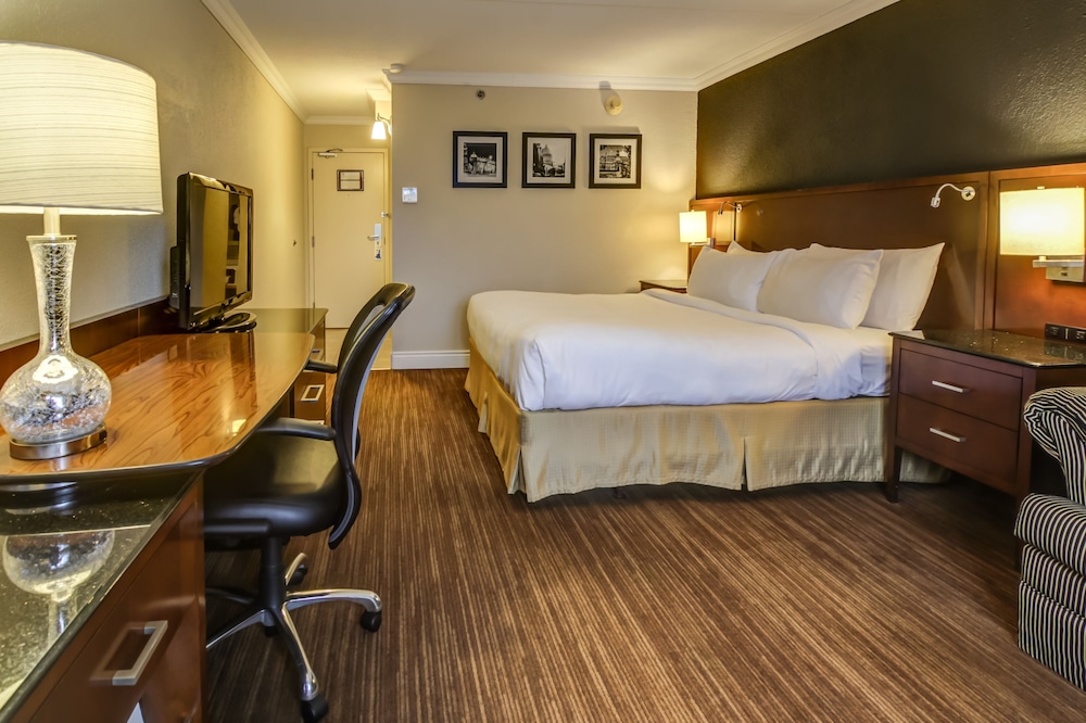 Standard Room, 1 King Bed with Sofa bed - Photo 3