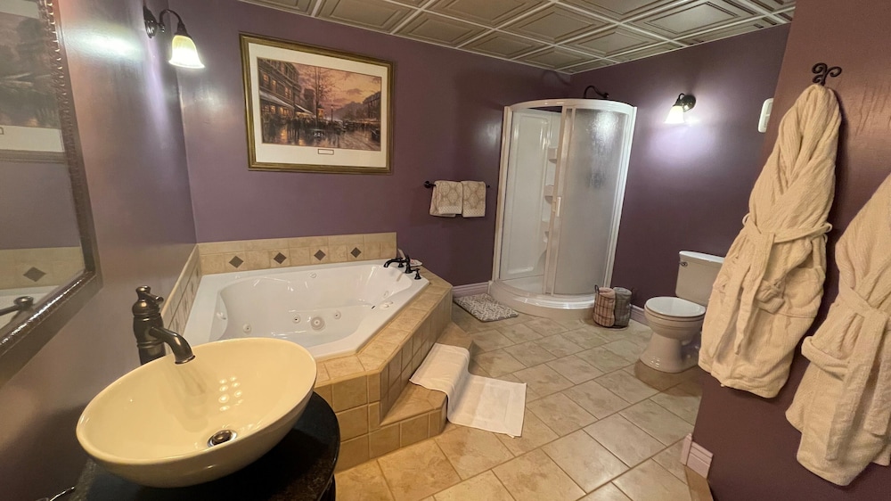 Honeymoon Double Room, Private Bathroom photo 2