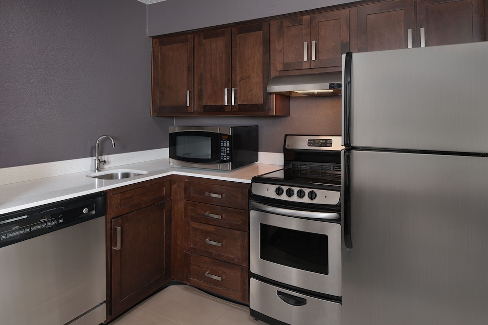 Suite, 2 Bedrooms, Fireplace (Pure) - Photo 4