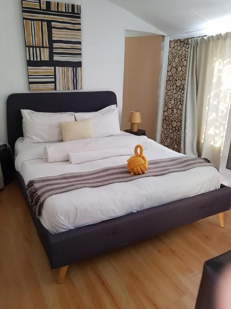 Basic Double or Twin Room, Balcony, Garden View photo 1