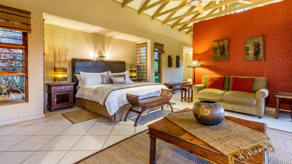 Panoramic Studio Suite, 1 King Bed, Jetted Tub, Mountain View photo 1