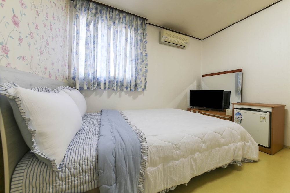Bed Room (2 Ppl) photo 1