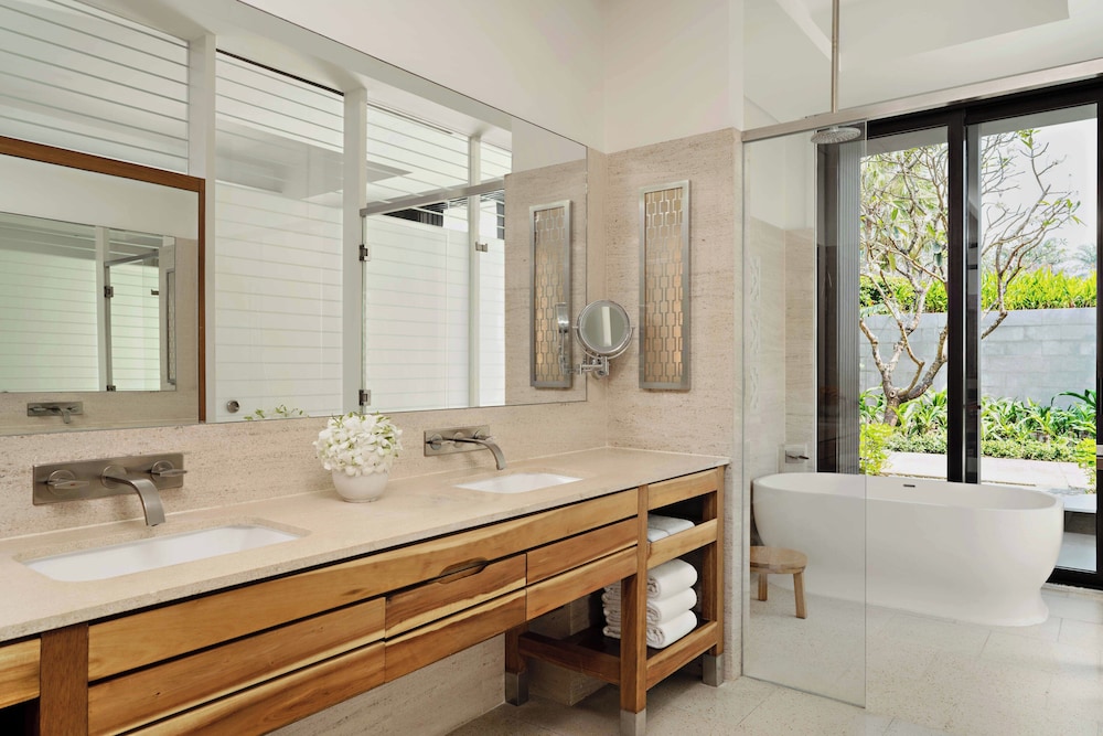 Executive Suite (Regency) - Photo 9