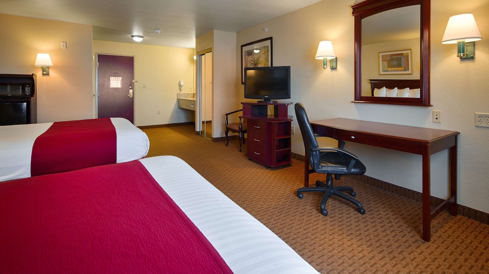 Standard Room, 2 Queen Beds, Non Smoking photo 2