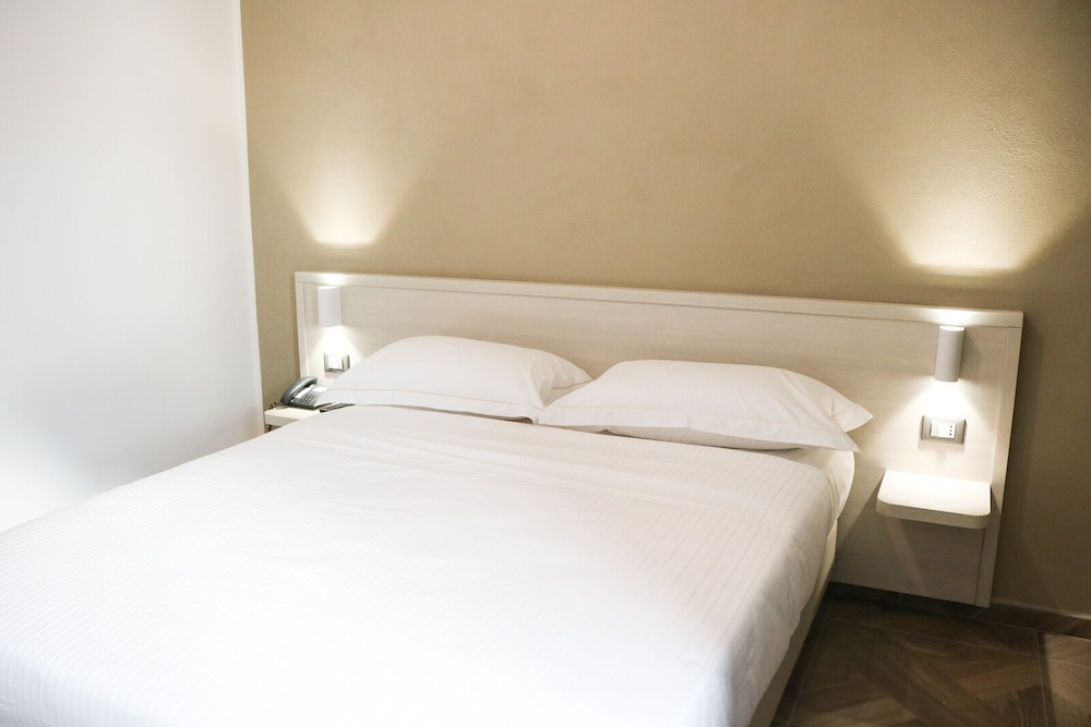 Standard Double Room - Photo 6