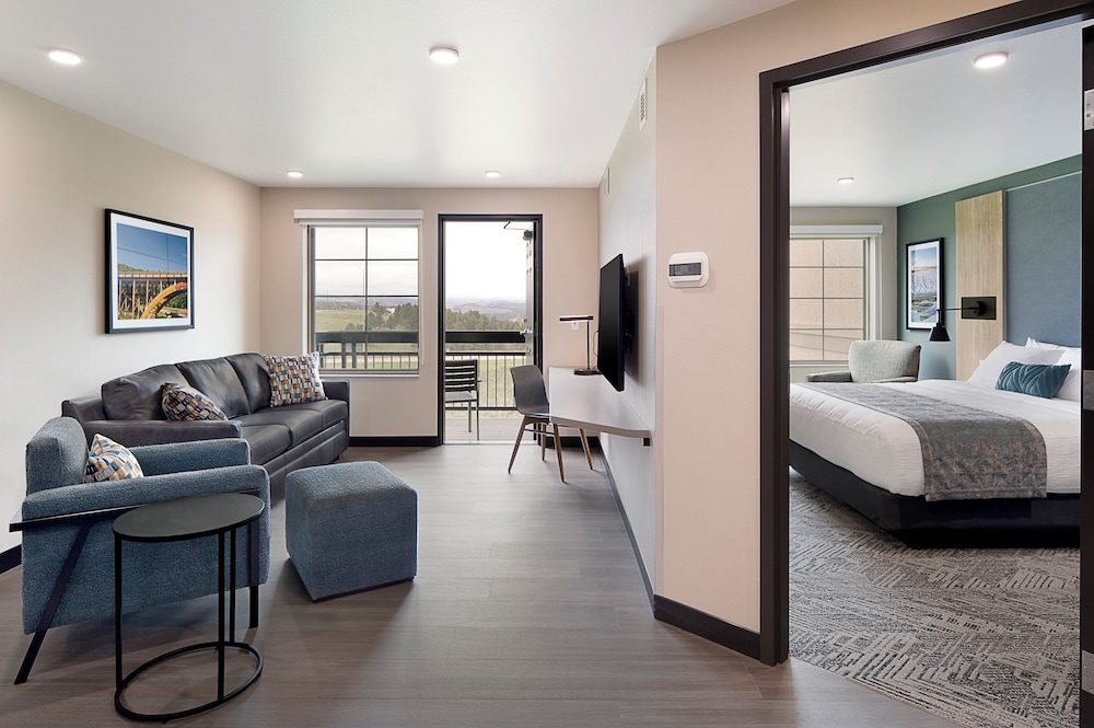 Suite, 1 King Bed, Balcony photo 1