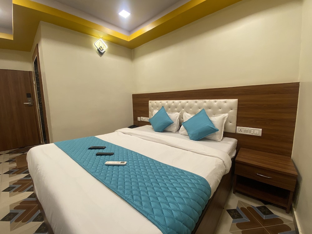 Deluxe Room - Photo 8