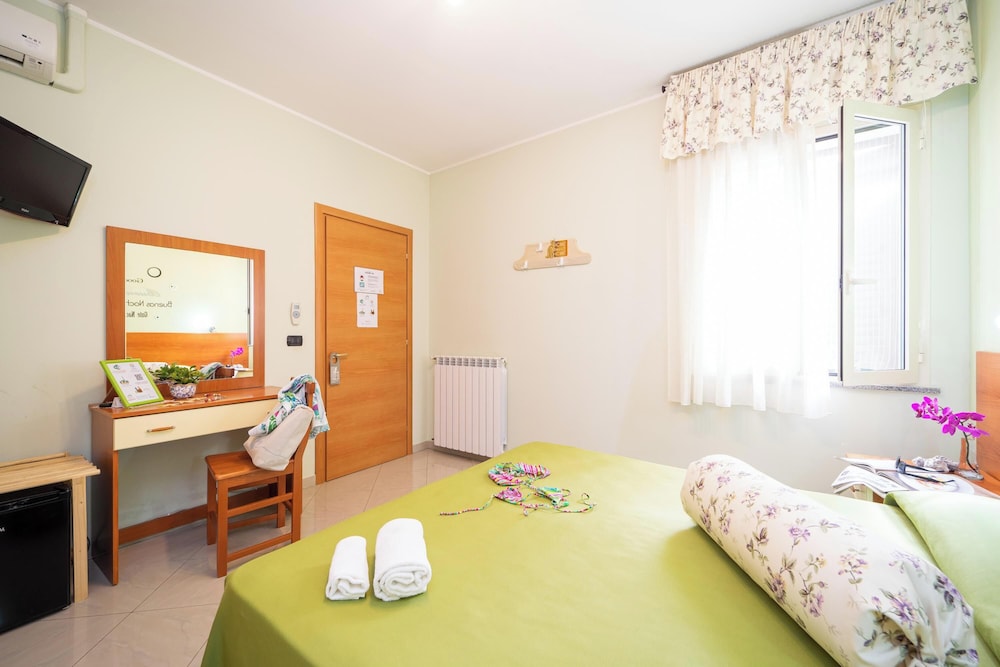 Economy Room, Ensuite photo 3