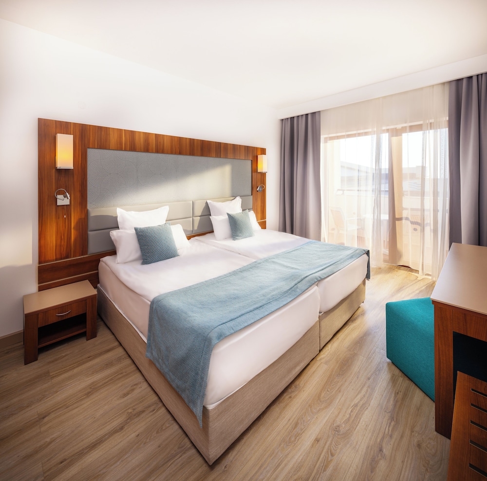 Double XS Sea View (2 Adults)