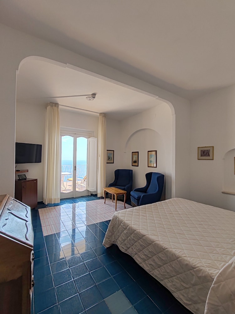 Standard Double or Twin Room, Balcony, Sea View - Photo 2