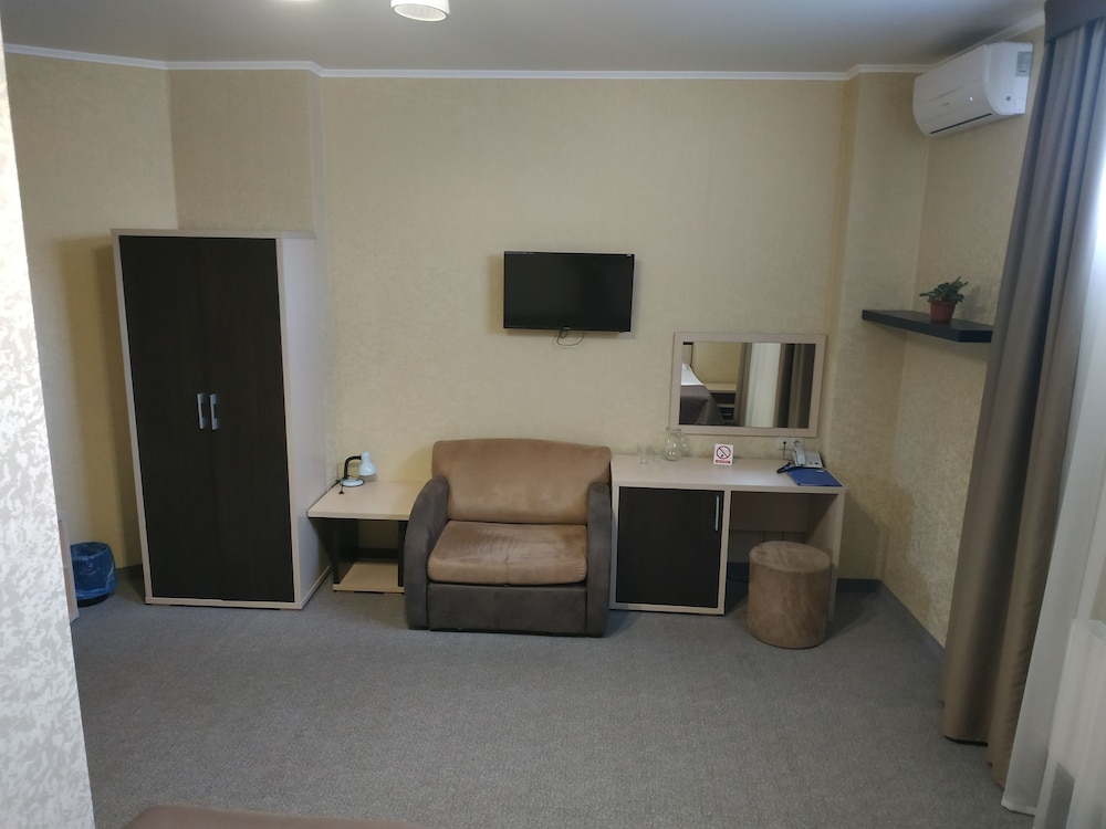 Standard Triple Room, Multiple Beds, Non Smoking photo 3