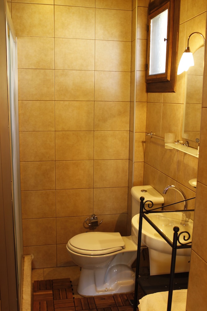 Basic Triple Room photo 2