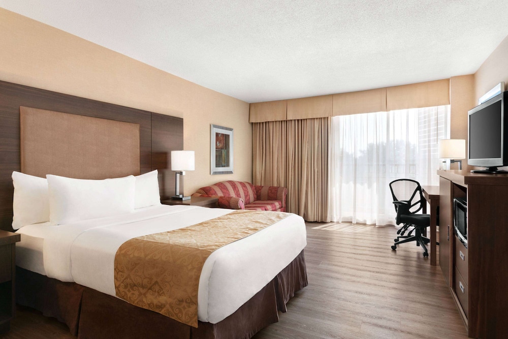 Deluxe Room, 1 Queen Bed, Non Smoking (Water View) - Photo 5