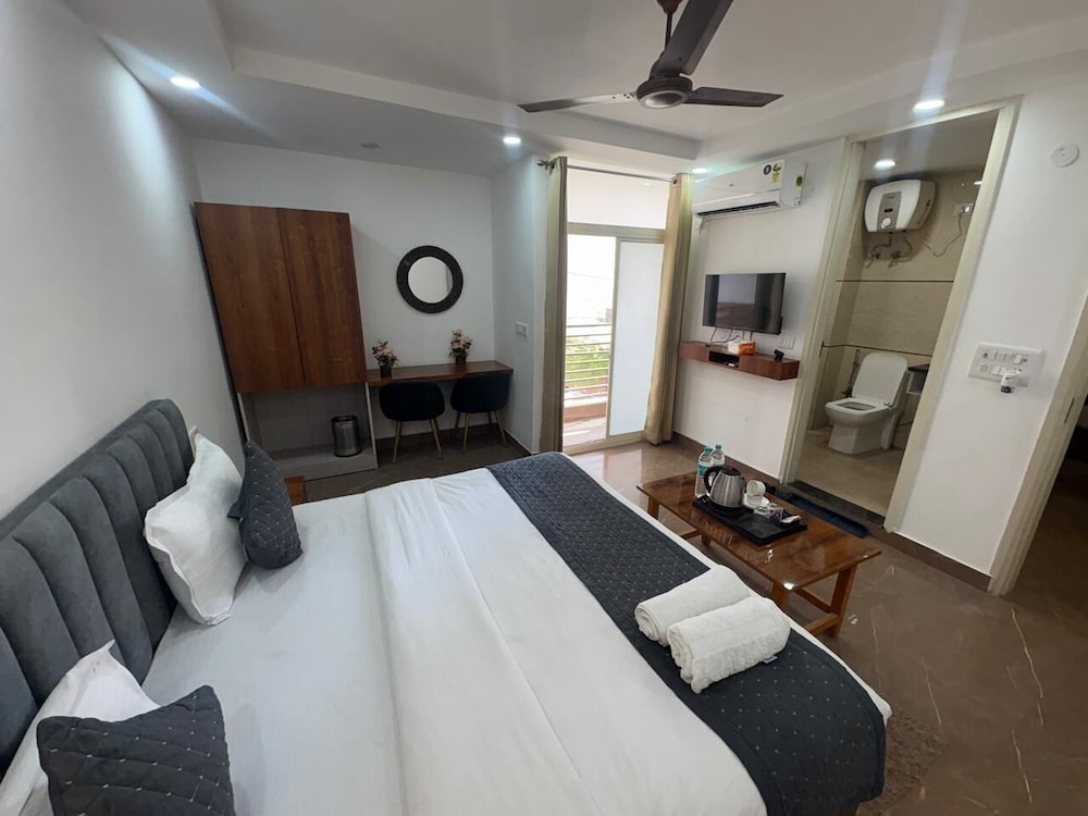 Superior Double Room, City View