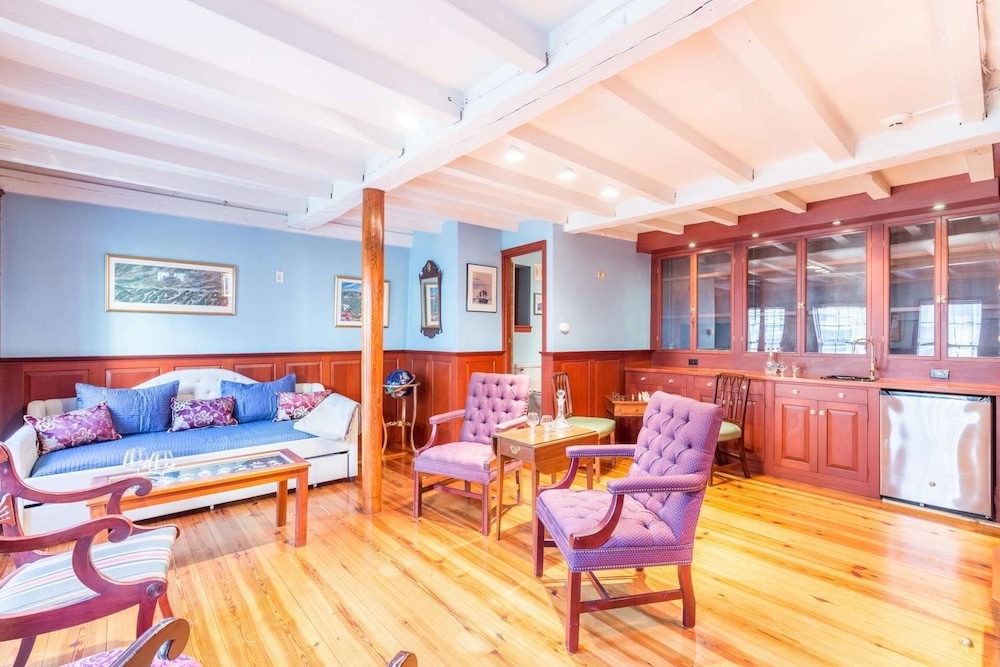 房子 (Rockmere Inn)