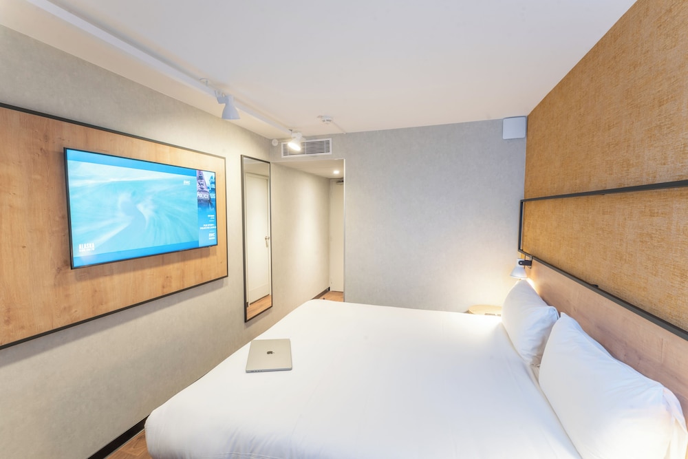 Standard Room, 1 Double Bed - Photo 3