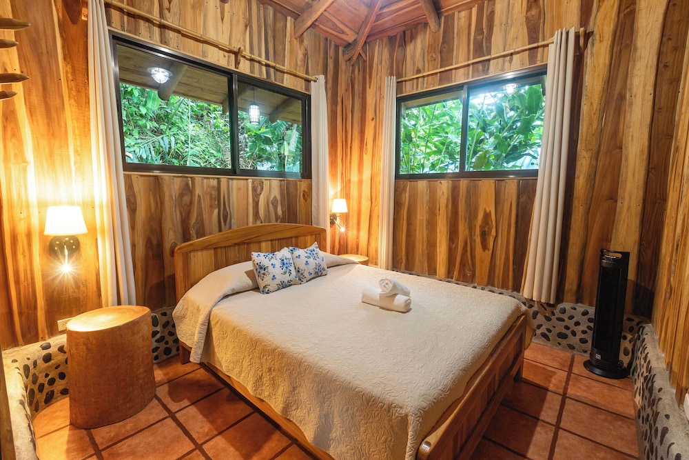 Trogon Deluxe Zimmer mit eigenem Bad und Meerblick