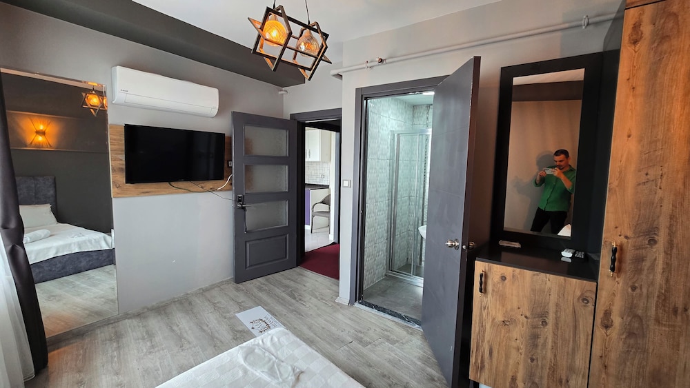 Family Quadruple Room, City View photo 2