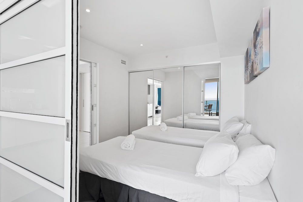 Apartment, 2 Bedrooms, 2 Bathrooms, Ocean View (Level 32) photo 2