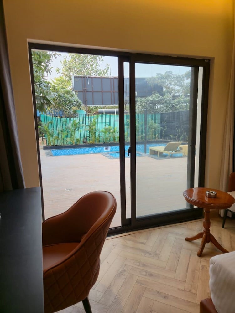 Family Room, Pool Access - Photo 4