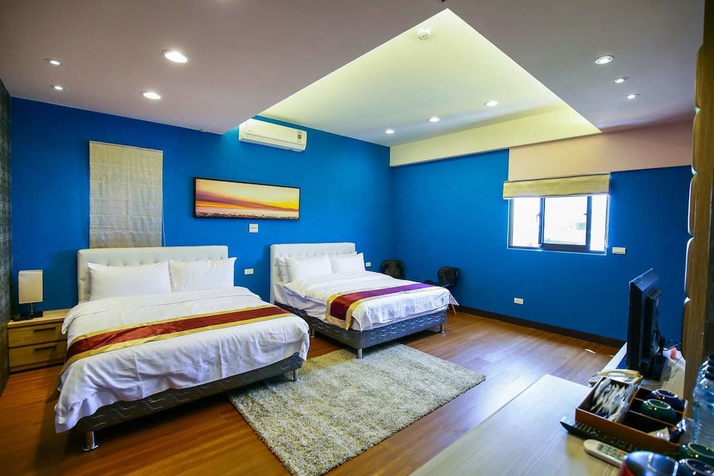 Standard Quadruple Room (201)
