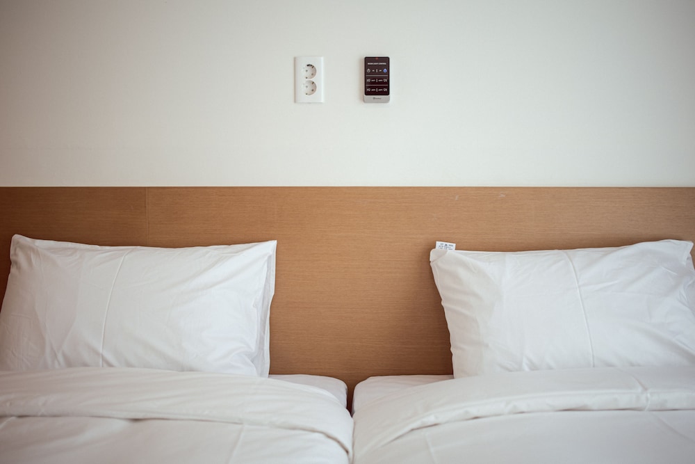 Standard Twin Room - Photo 4