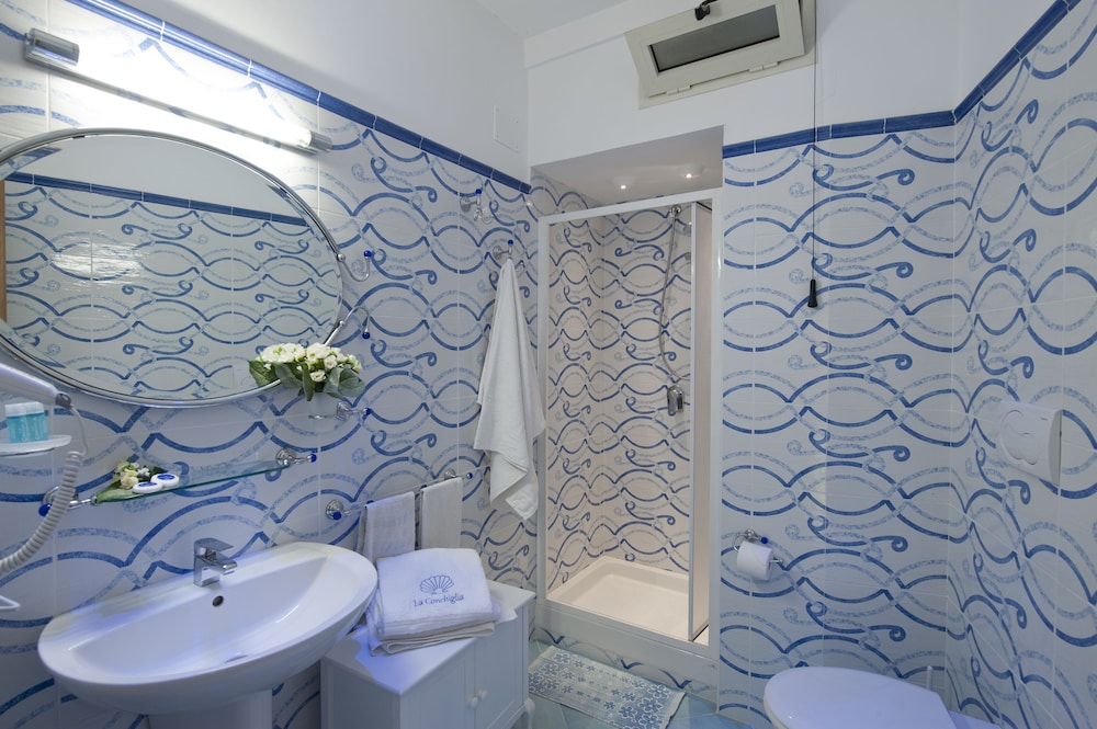 Double Room, Balcony, Partial Sea View - Photo 8