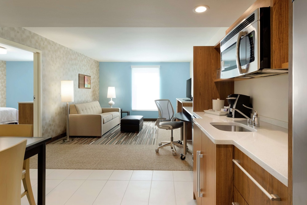 Suite, 1 Queen Bed, Accessible (Hearing) photo 3