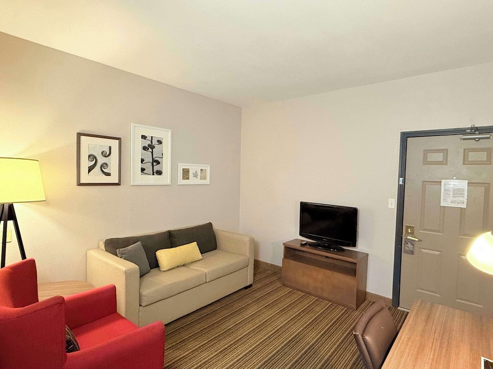 Suite, Multiple Beds, Non Smoking - Photo 5