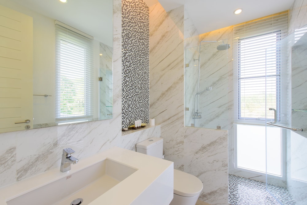 Suite with Mountain View - Photo 16