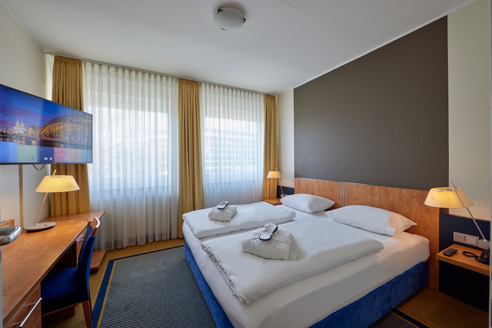 Junior Suite, 1 King Bed - Photo 1