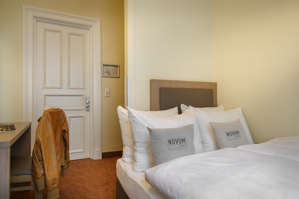 Single Room (Queensize)