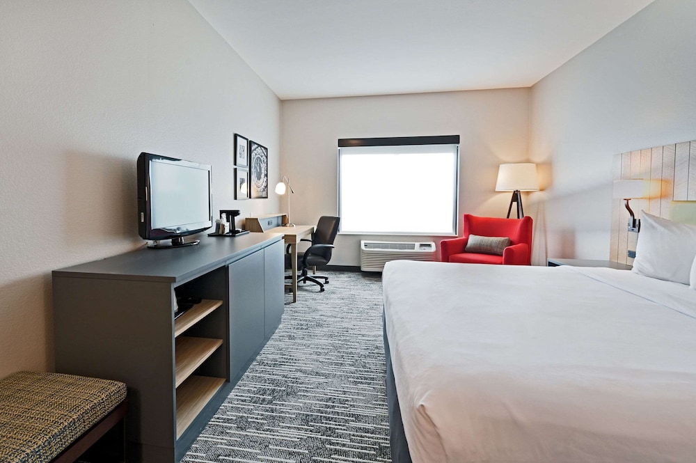 Studio Suite, 1 King Bed, Non Smoking - Photo 2