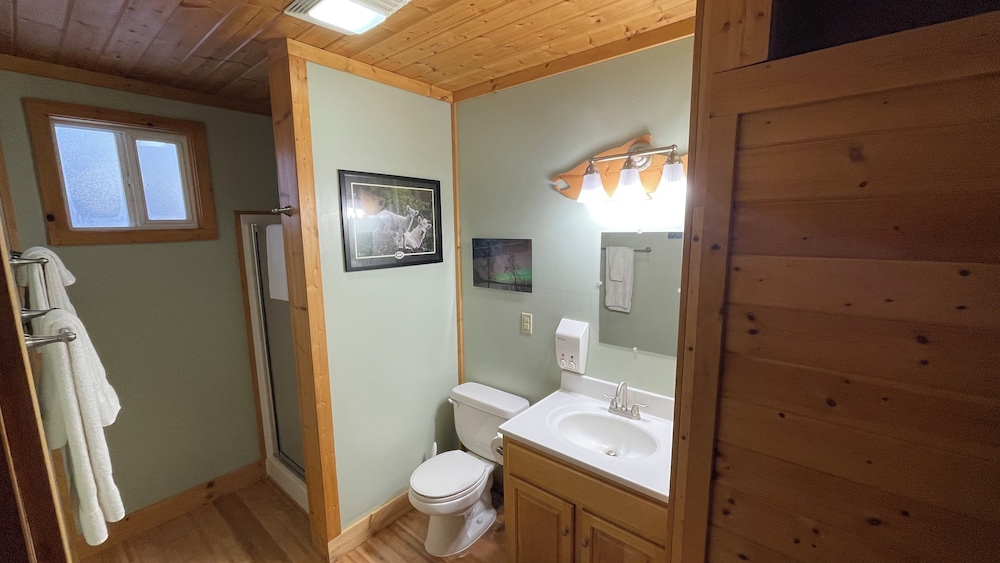 Fisherman's Cabin (Queen / Full Bunk Bed) photo 3