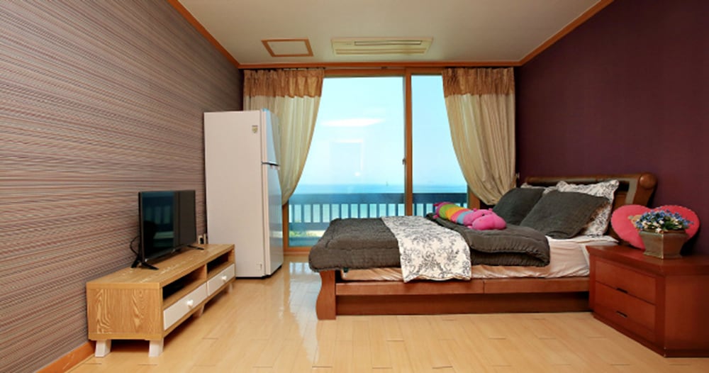 Room (Couple 1) photo 1