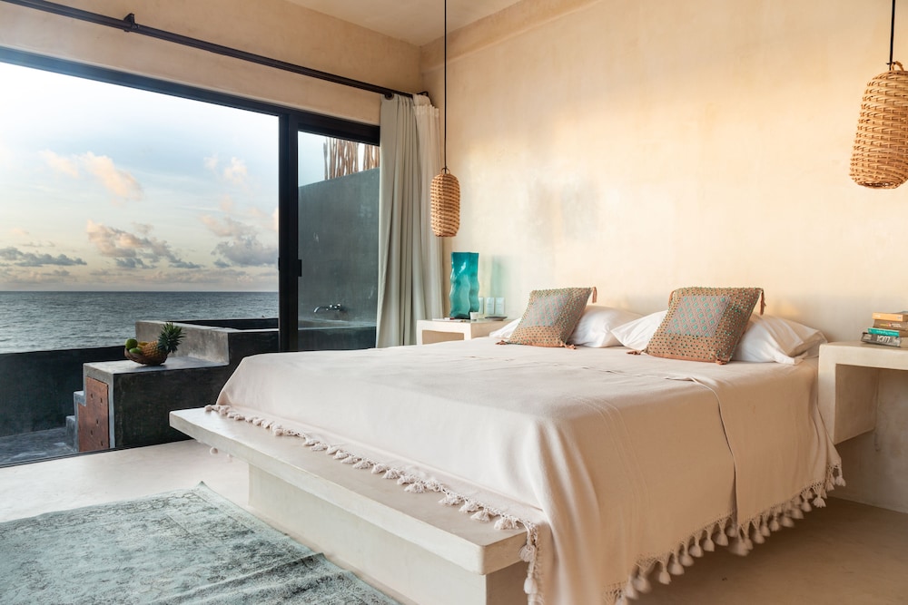 Cielo Master Deluxe Oceanfront king size bed with plunge pool and terrace - Photo 6