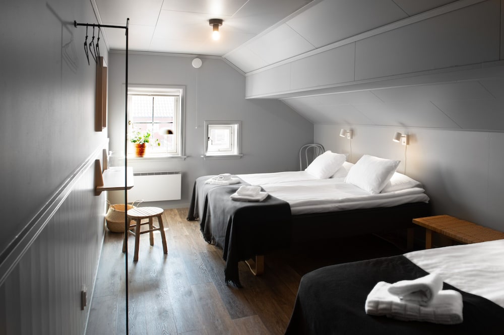Triple Room, 3 Twin Beds photo 2