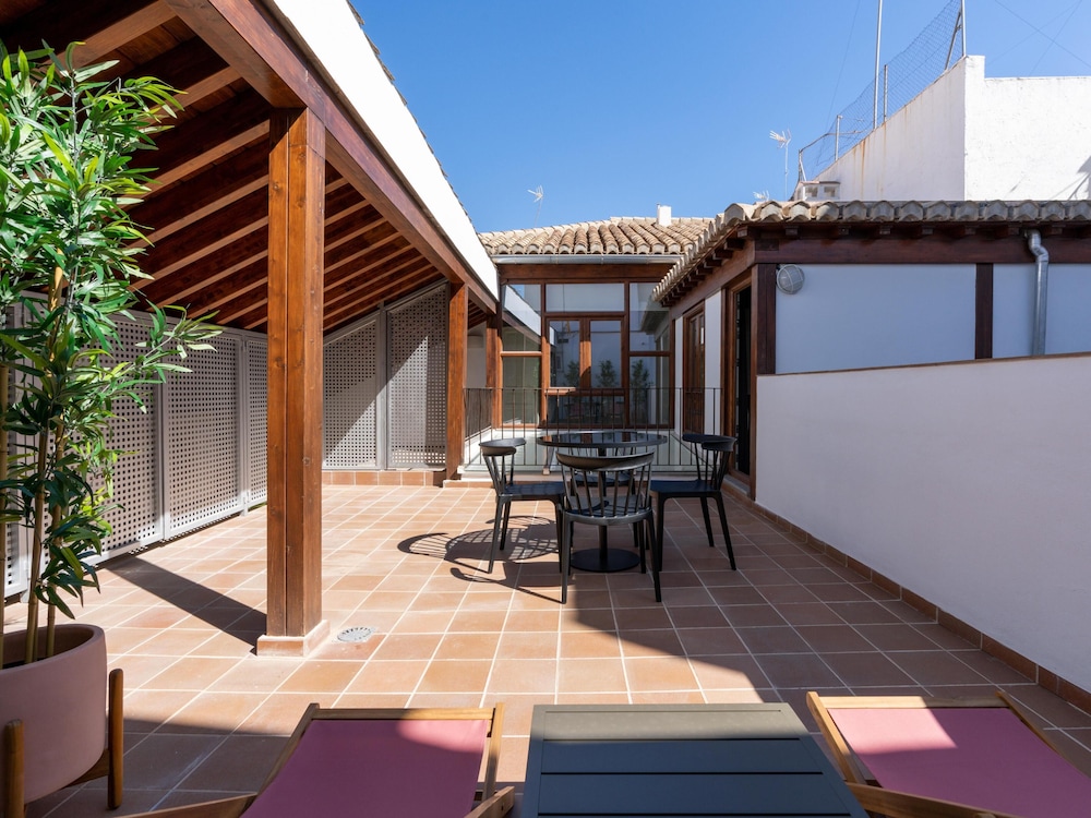 One-bedroom Apartment with Rooftop Terrace - Photo 14