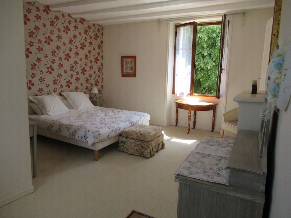 Double Room (Les Fleurs)