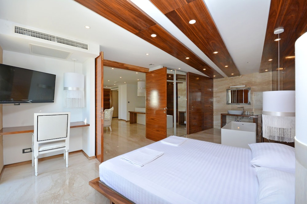 Luxury Villa, Multiple Bedrooms, Terrace, Ocean View