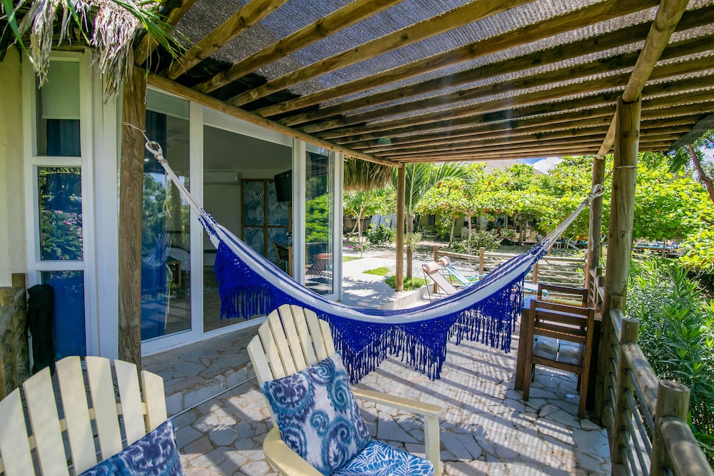 Romantic Bungalow, 1 King Bed, Terrace photo 3