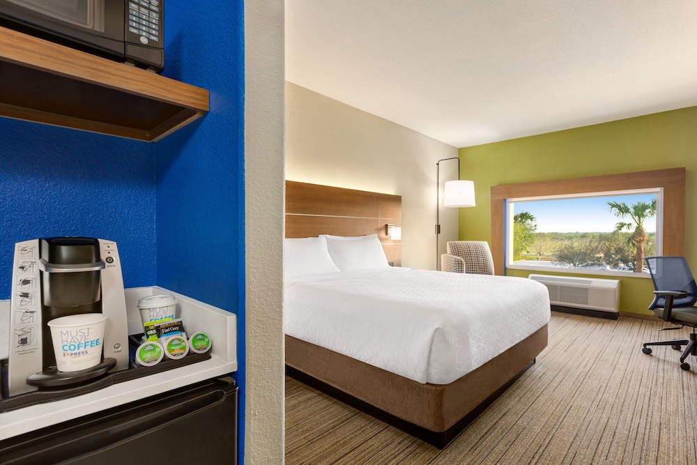 Standard Room, 1 King Bed - Photo 2