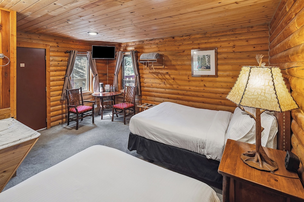 Classic Cabin, 2 Double Beds, Mountainside photo 3