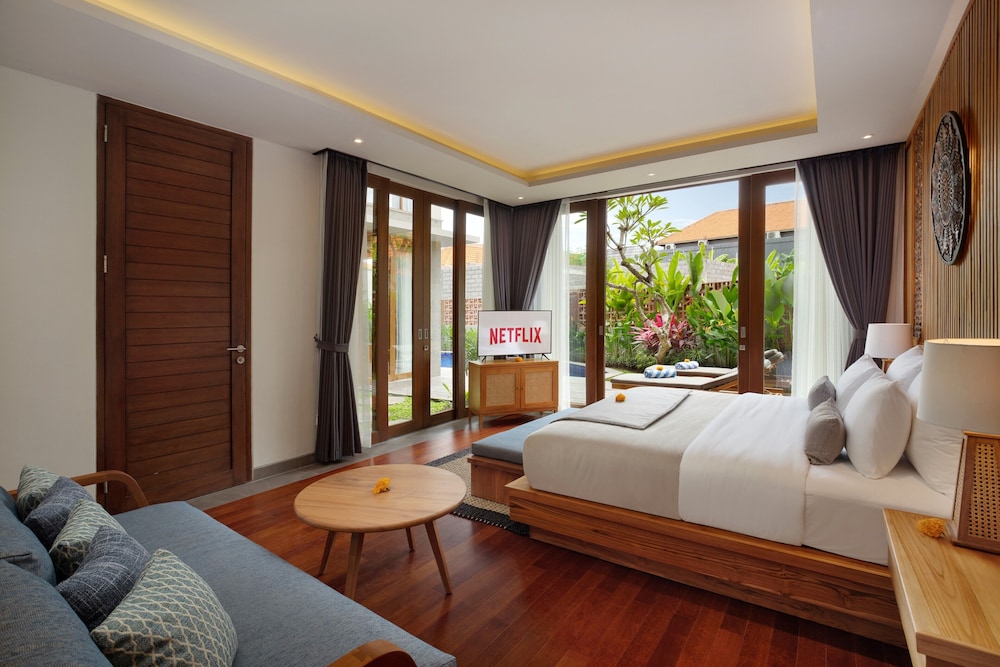 Grand 2 Bedroom Villa with Private Pool and Bath tub - Photo 2