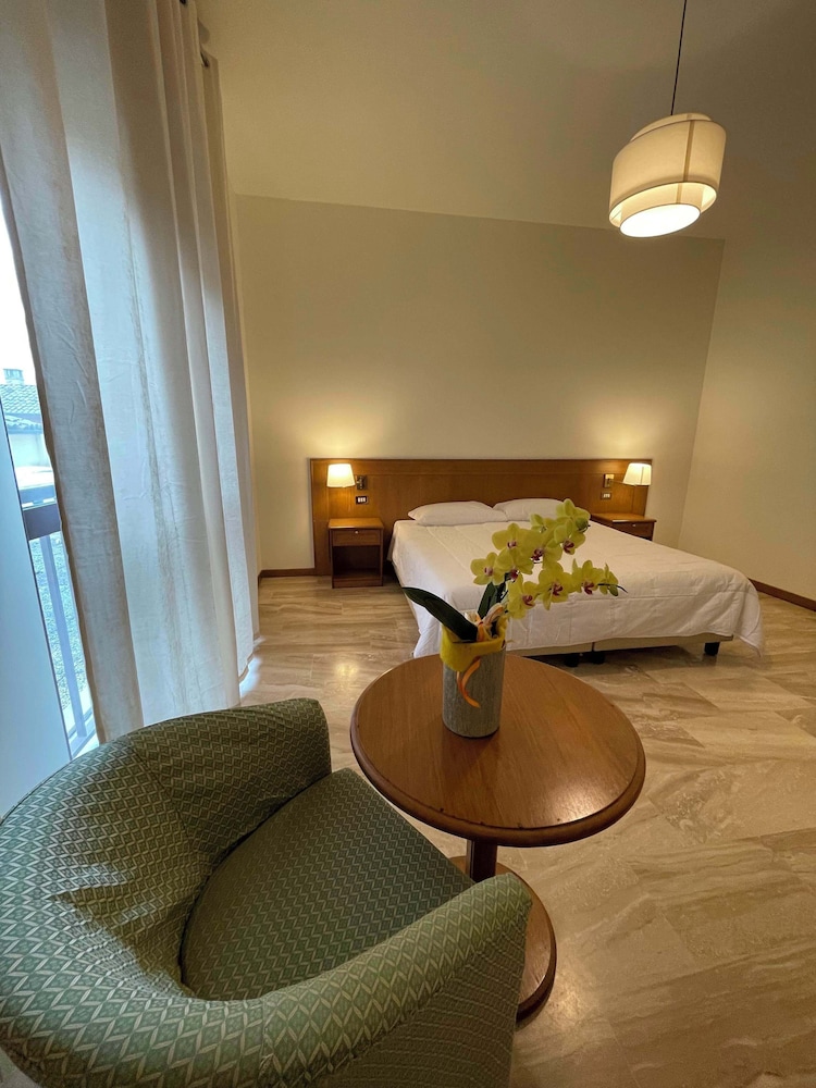 Classic Double Room Single Use photo 2